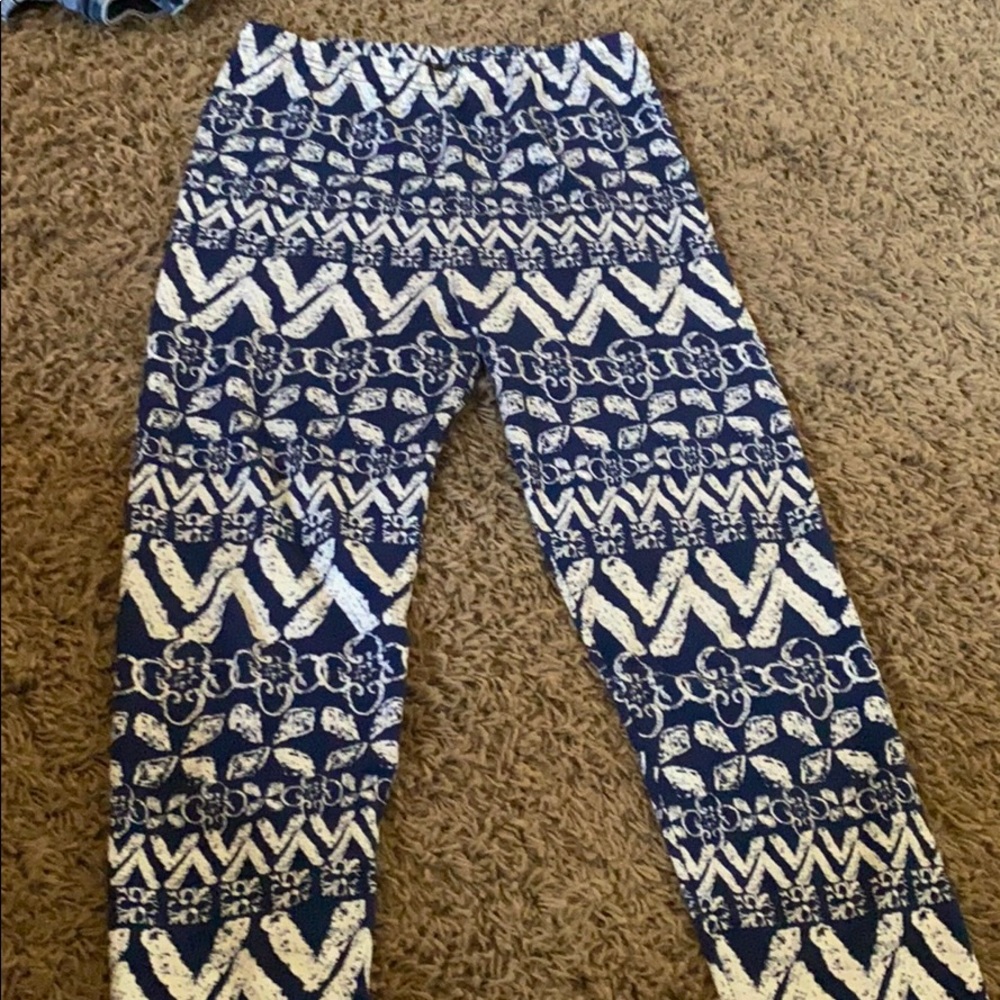 Blue and white designed leggings
